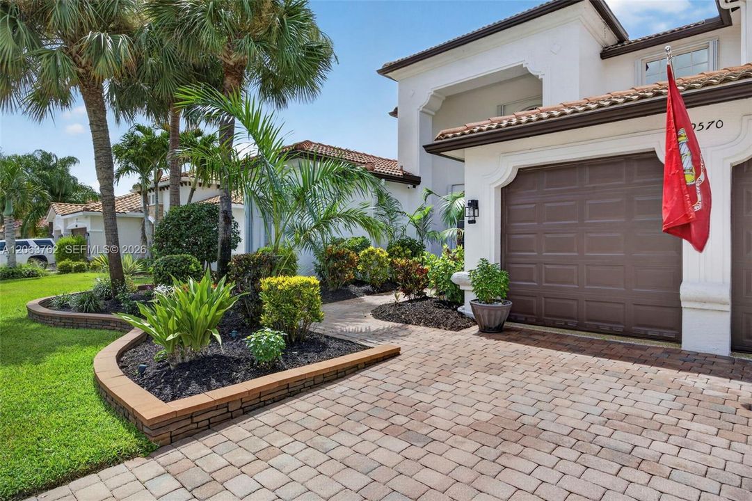 For Sale: $1,050,000 (5 beds, 4 baths, 3818 Square Feet)