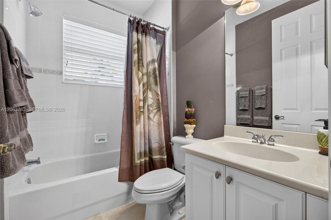 For Sale: $1,050,000 (5 beds, 4 baths, 3818 Square Feet)