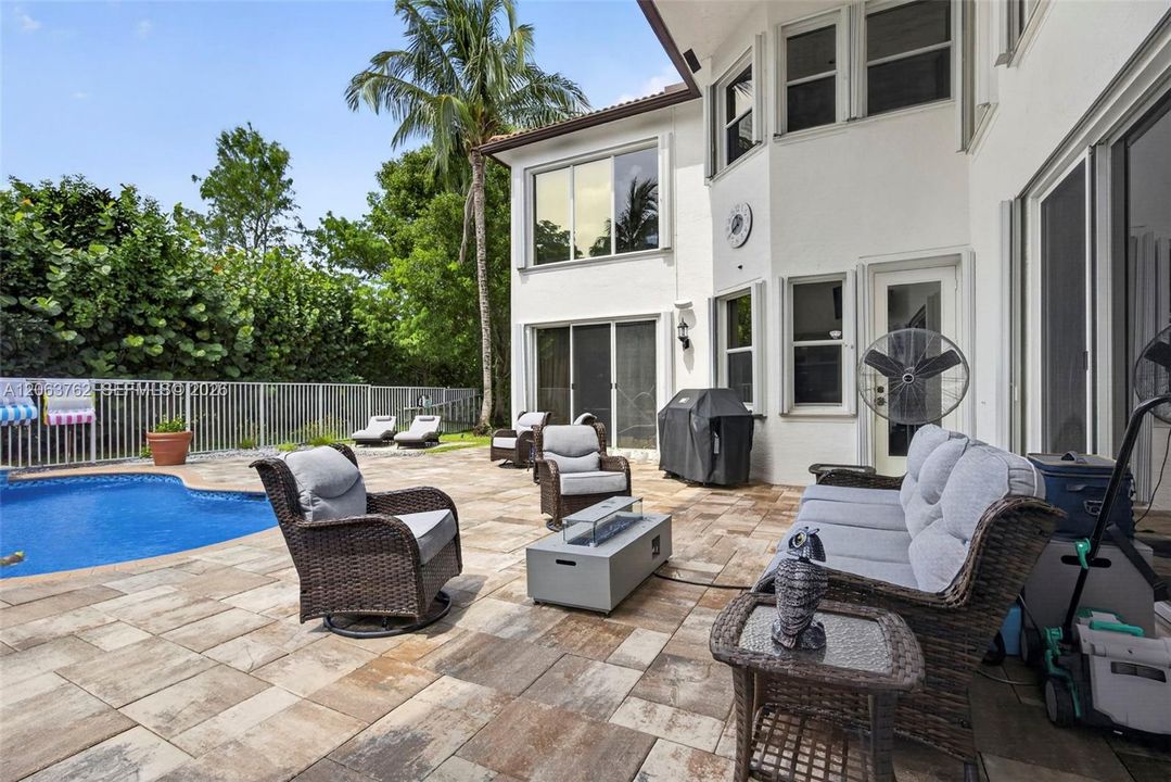 For Sale: $1,050,000 (5 beds, 4 baths, 3818 Square Feet)