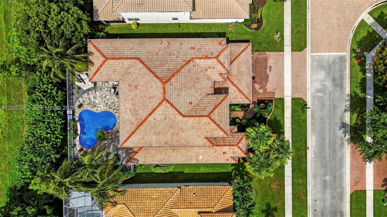 For Sale: $1,050,000 (5 beds, 4 baths, 3818 Square Feet)