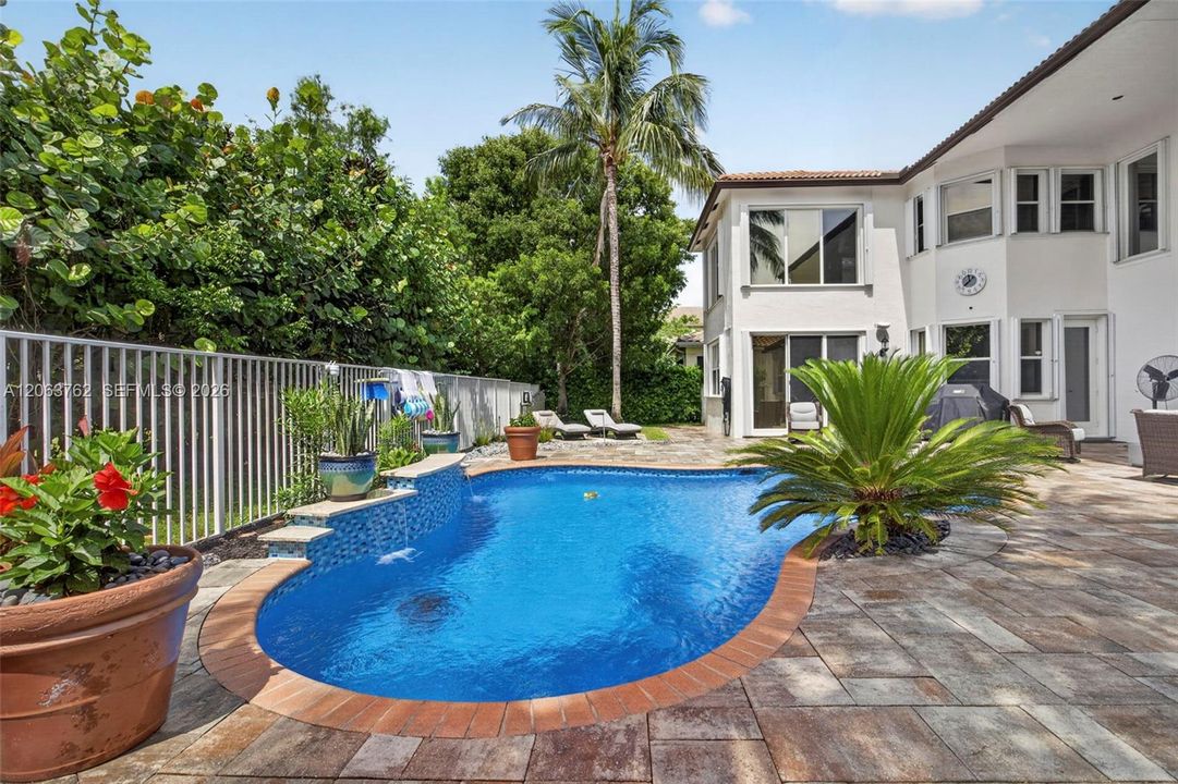 For Sale: $1,050,000 (5 beds, 4 baths, 3818 Square Feet)
