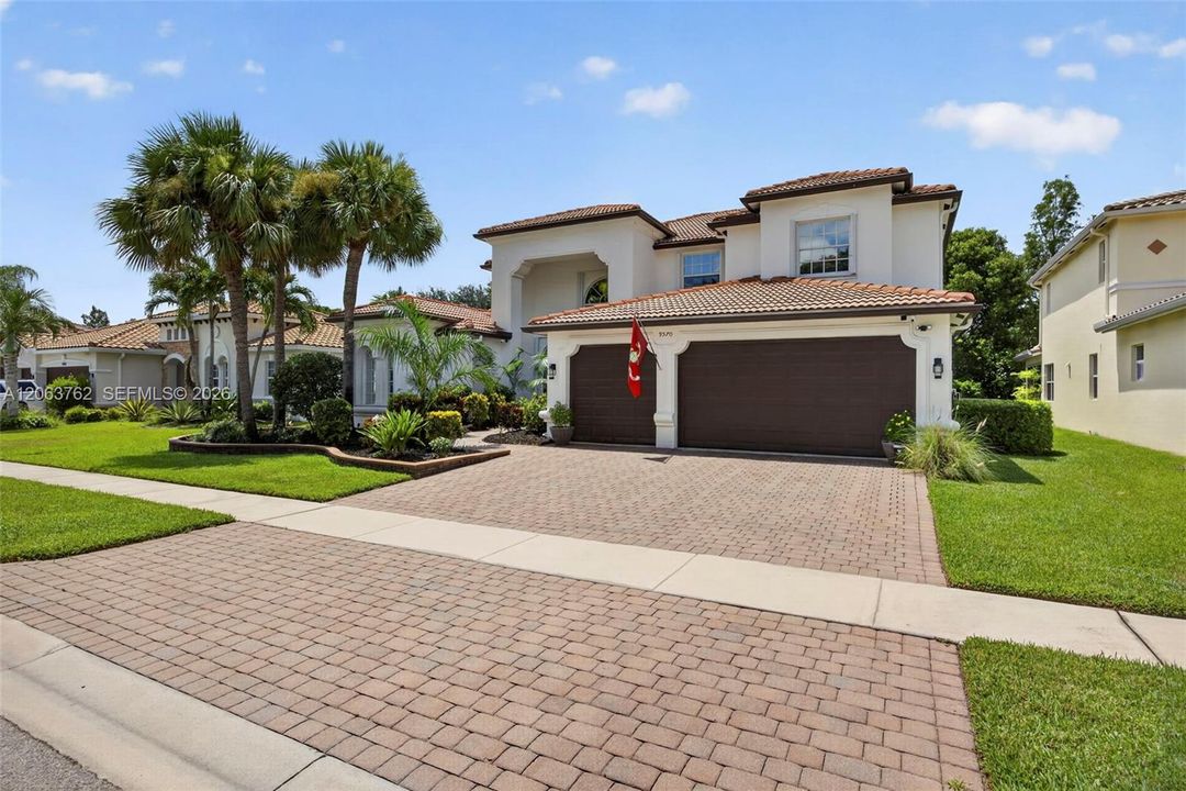 For Sale: $1,050,000 (5 beds, 4 baths, 3818 Square Feet)