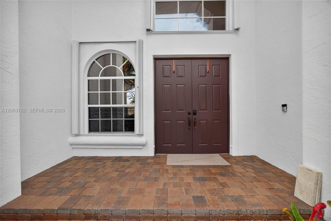 For Sale: $1,050,000 (5 beds, 4 baths, 3818 Square Feet)
