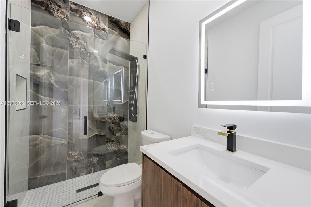 En Venta: $335,000 (3 camas, 2 baños, 0 Pies cuadrados)