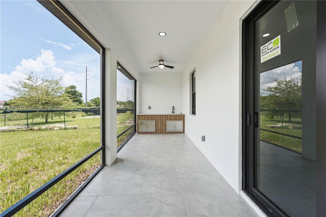 En Venta: $335,000 (3 camas, 2 baños, 0 Pies cuadrados)