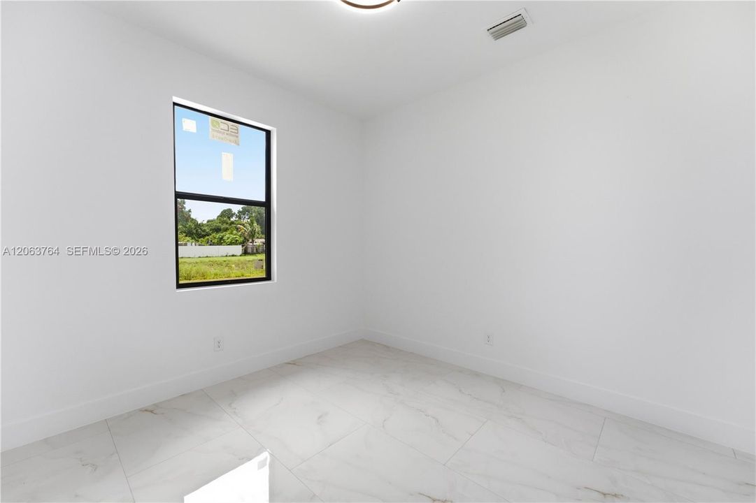En Venta: $335,000 (3 camas, 2 baños, 0 Pies cuadrados)