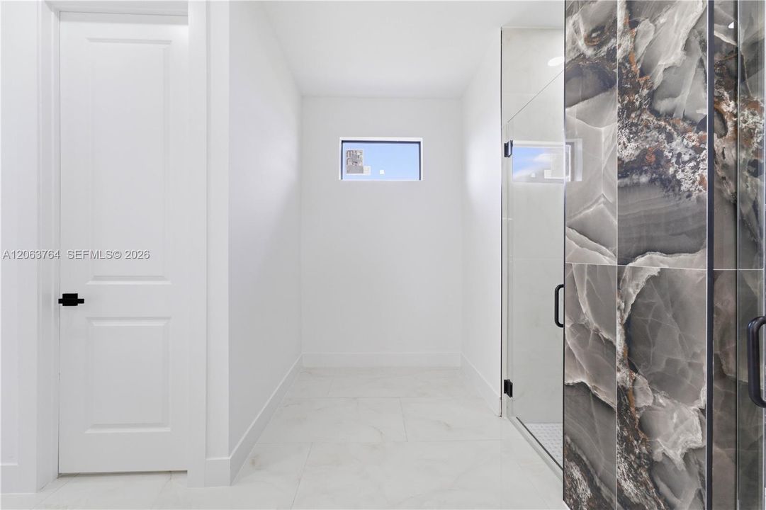 En Venta: $335,000 (3 camas, 2 baños, 0 Pies cuadrados)