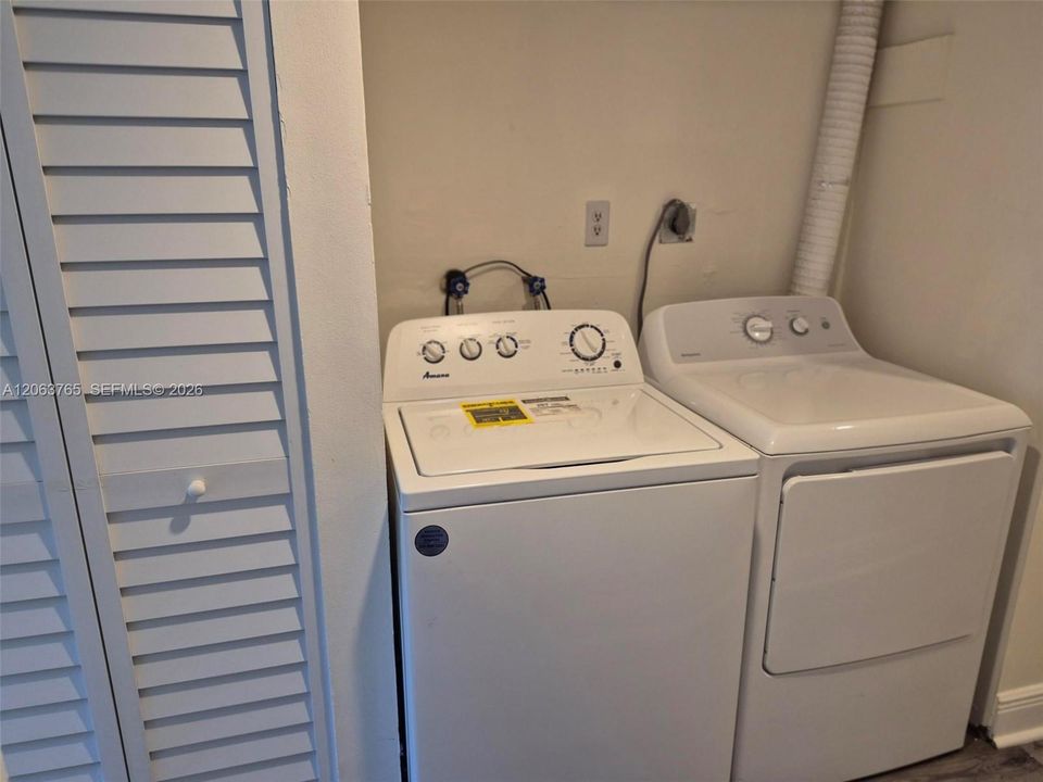В аренду: $2,200 (2 спален, 1 ванн, 1067 Квадратных фут)