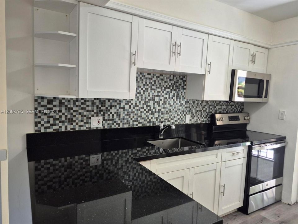 В аренду: $2,200 (2 спален, 1 ванн, 1067 Квадратных фут)