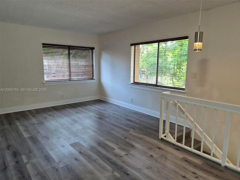 В аренду: $2,200 (2 спален, 1 ванн, 1067 Квадратных фут)