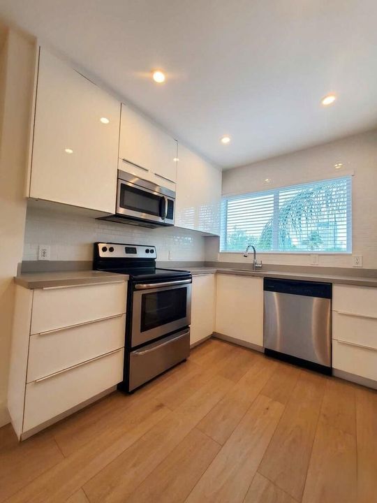 1415 1 Kitchen 2