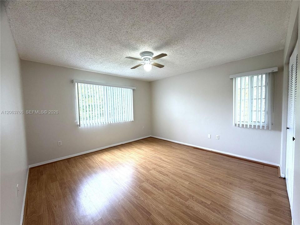 В аренду: $2,200 (2 спален, 2 ванн, 1246 Квадратных фут)