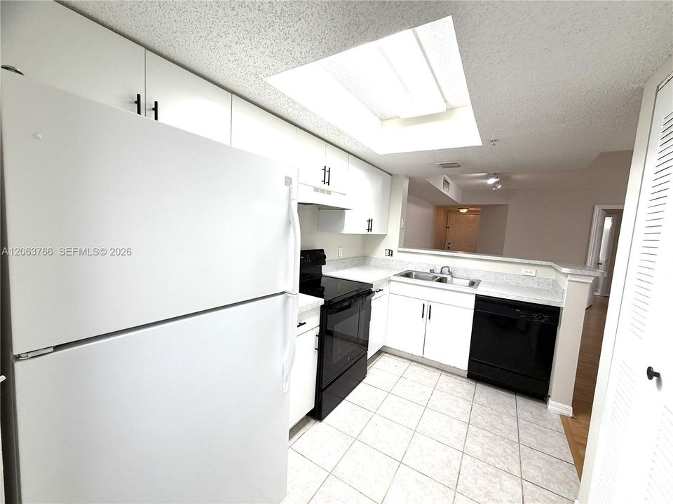В аренду: $2,200 (2 спален, 2 ванн, 1246 Квадратных фут)