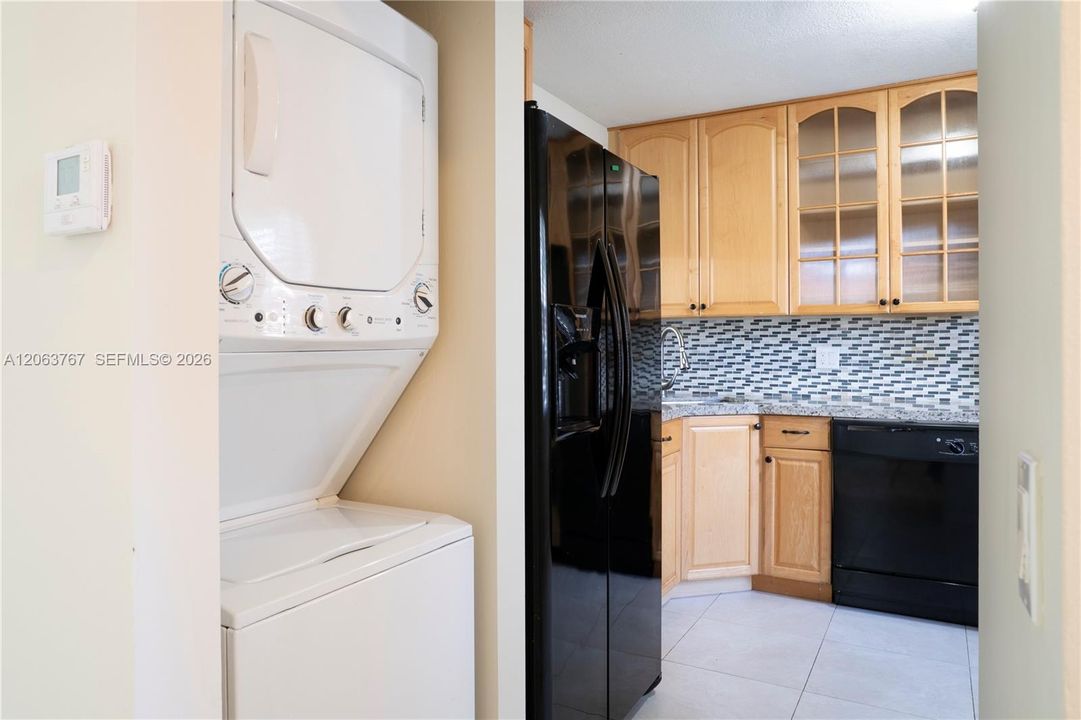 For Rent: $2,650 (2 beds, 2 baths, 893 Square Feet)