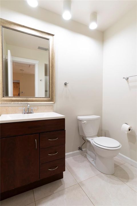 For Rent: $2,650 (2 beds, 2 baths, 893 Square Feet)