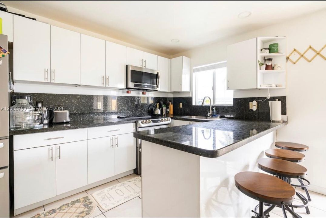 В аренду: $3,300 (3 спален, 2 ванн, 5457 Квадратных фут)