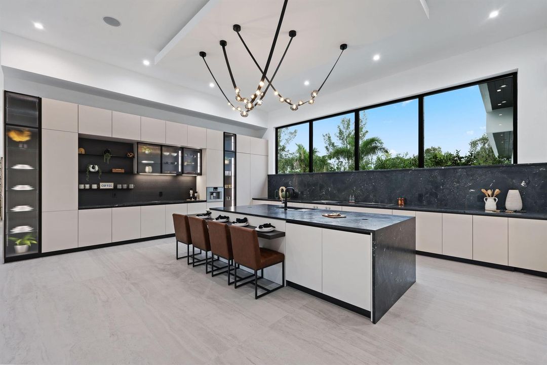 8795 valencia.jpg 2