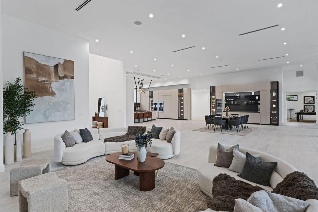 8795 valencia.jpg guest r