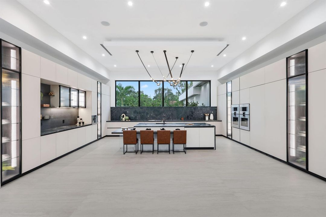 8795 valencia.jpg pool