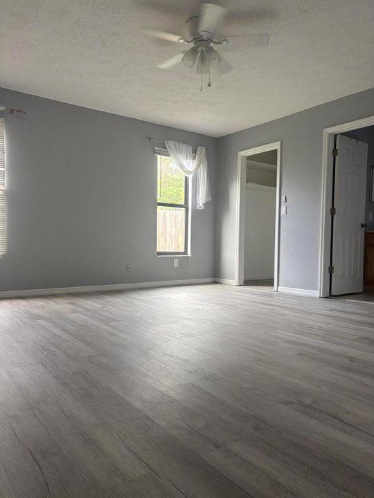 9) Main bedroom