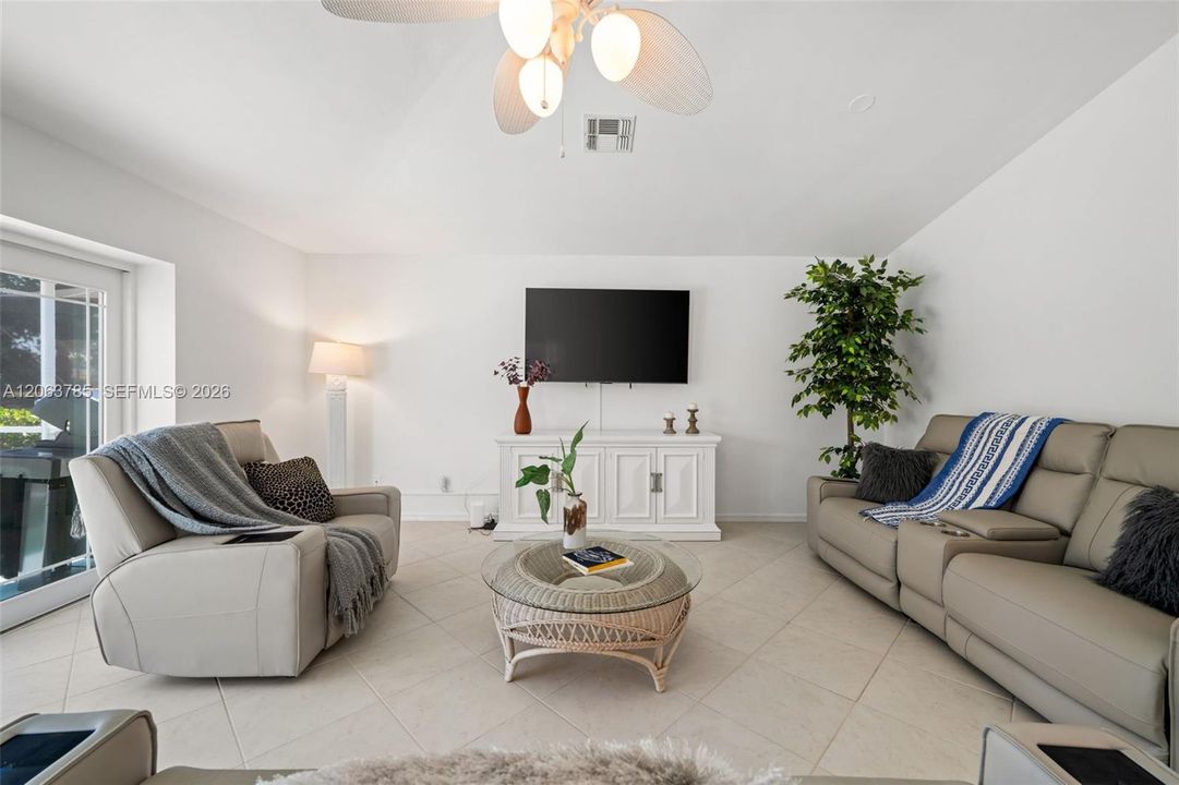 For Rent: $9,000 (3 beds, 2 baths, 1648 Square Feet)