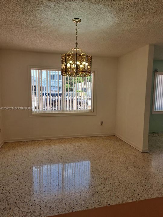 En Venta: $799,000 (3 camas, 2 baños, 1856 Pies cuadrados)