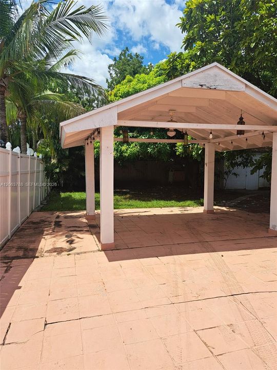En Venta: $799,000 (3 camas, 2 baños, 1856 Pies cuadrados)
