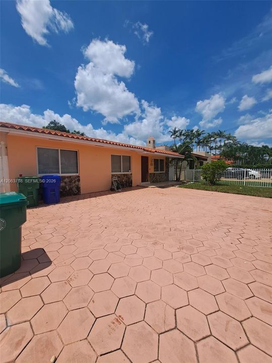 En Venta: $799,000 (3 camas, 2 baños, 1856 Pies cuadrados)