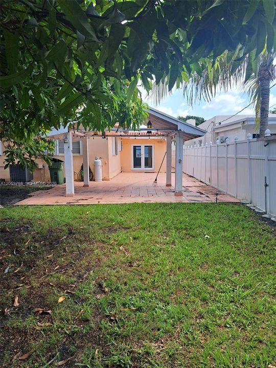 En Venta: $799,000 (3 camas, 2 baños, 1856 Pies cuadrados)