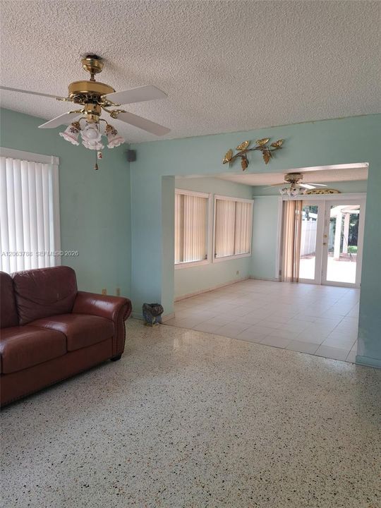 En Venta: $799,000 (3 camas, 2 baños, 1856 Pies cuadrados)