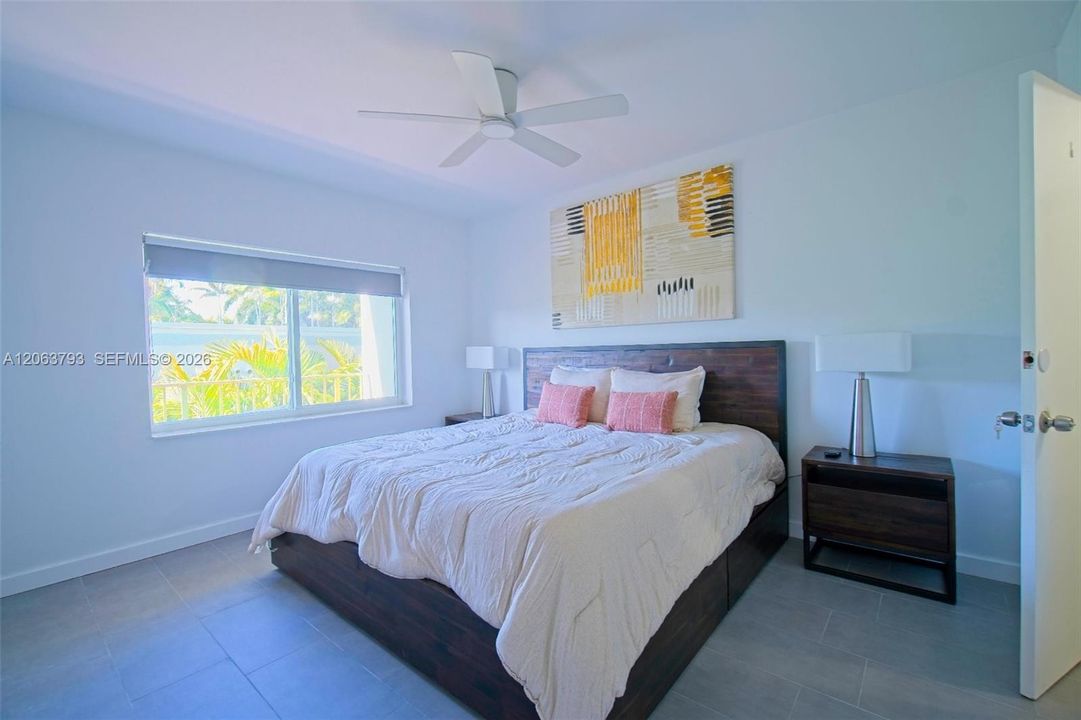 Active With Contract: $345,000 (1 beds, 1 baths, 725 Square Feet)