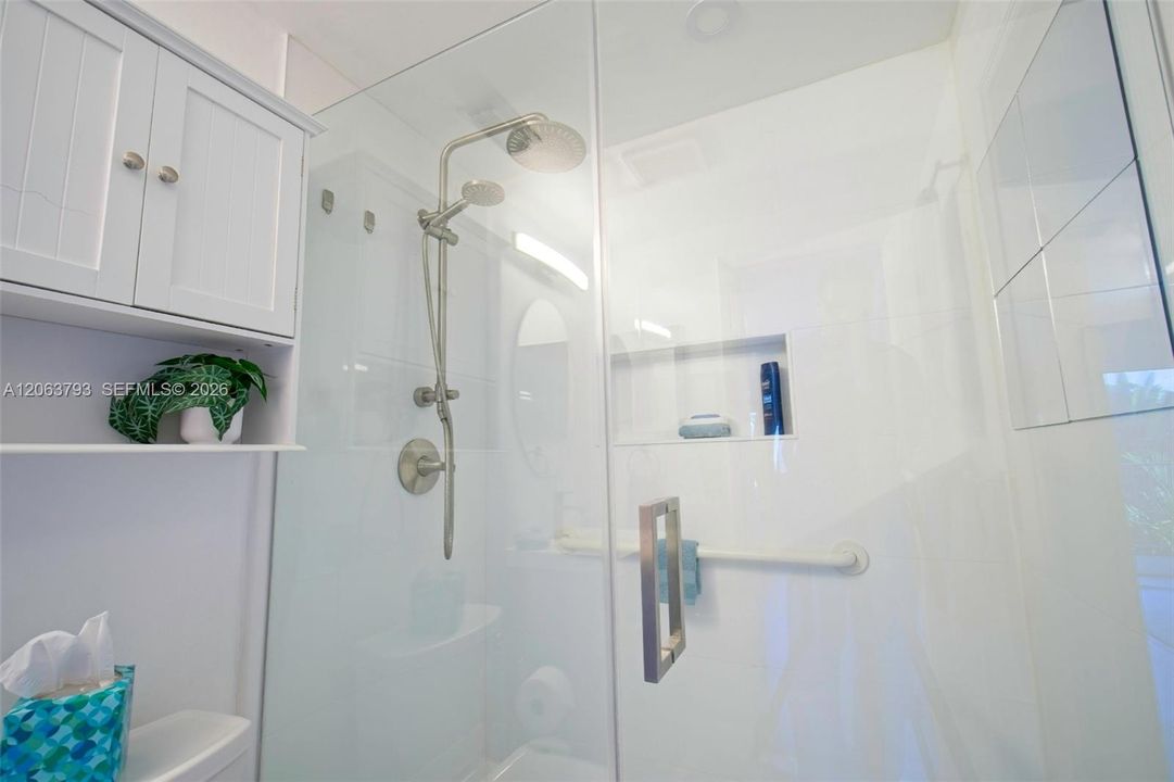 Active With Contract: $345,000 (1 beds, 1 baths, 725 Square Feet)