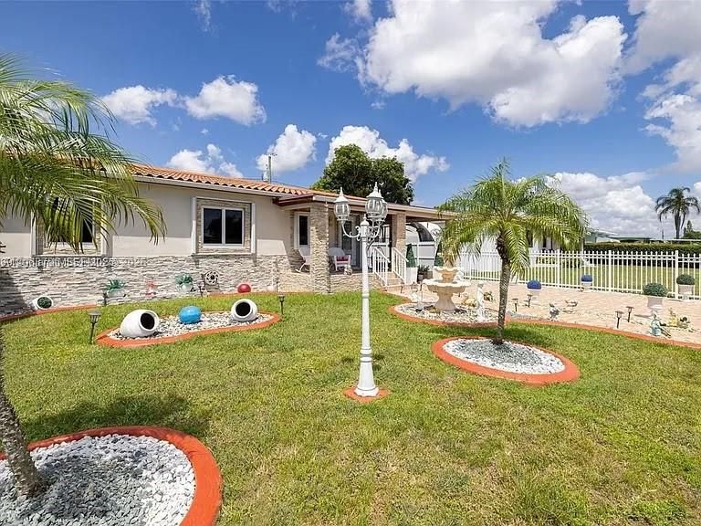 В аренду: $3,000 (3 спален, 2 ванн, 936 Квадратных фут)