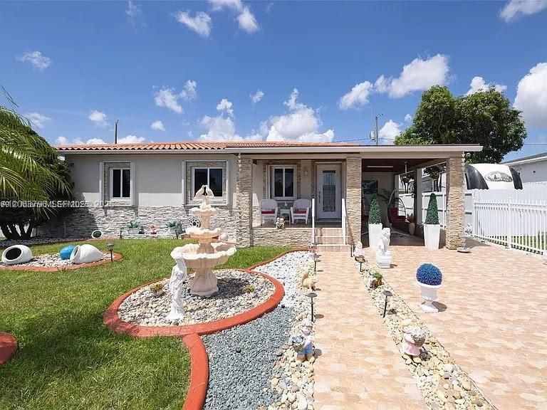 В аренду: $3,000 (3 спален, 2 ванн, 936 Квадратных фут)