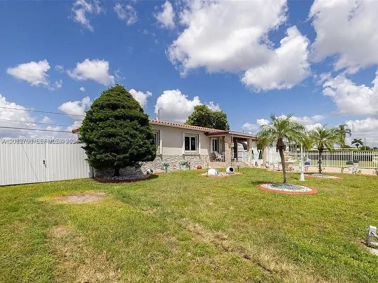 В аренду: $3,000 (3 спален, 2 ванн, 936 Квадратных фут)