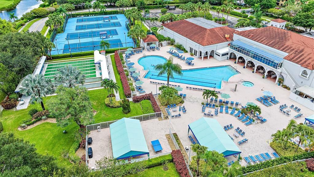 CLUBHOUSE PLATINA