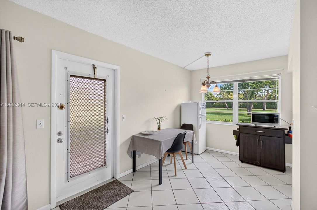 For Sale: $125,000 (2 beds, 1 baths, 840 Square Feet)