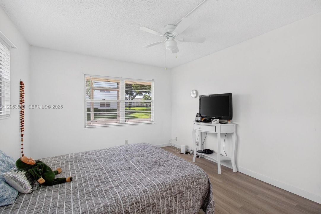 For Sale: $125,000 (2 beds, 1 baths, 840 Square Feet)