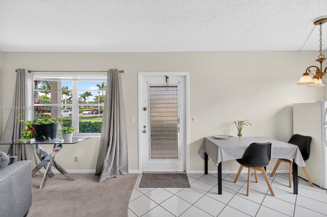 For Sale: $125,000 (2 beds, 1 baths, 840 Square Feet)