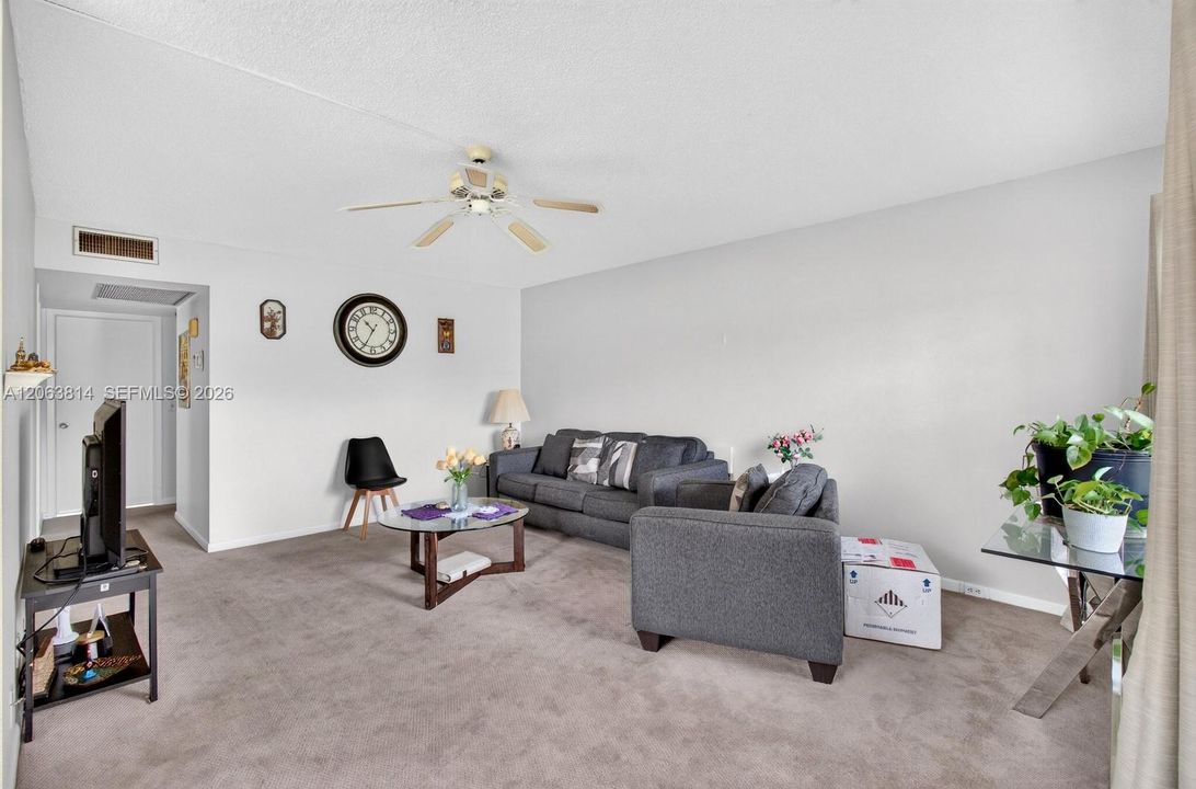 For Sale: $125,000 (2 beds, 1 baths, 840 Square Feet)