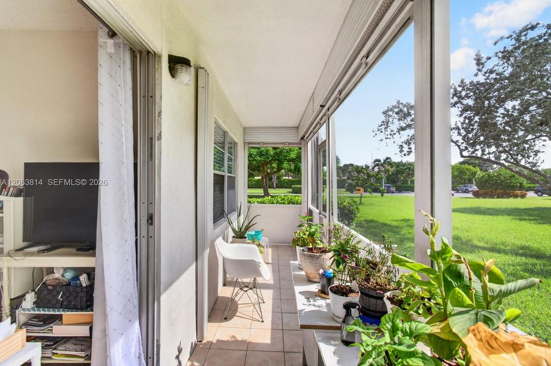 For Sale: $125,000 (2 beds, 1 baths, 840 Square Feet)