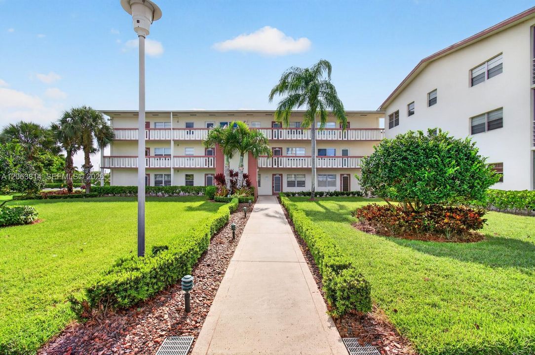For Sale: $125,000 (2 beds, 1 baths, 840 Square Feet)