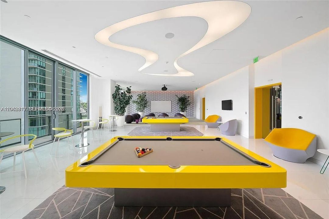 Active With Contract: $3,500 (1 beds, 1 baths, 618 Square Feet)