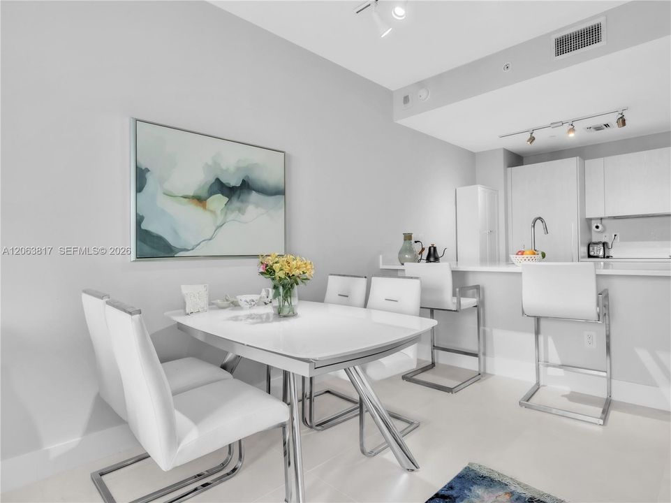 Active With Contract: $3,500 (1 beds, 1 baths, 618 Square Feet)