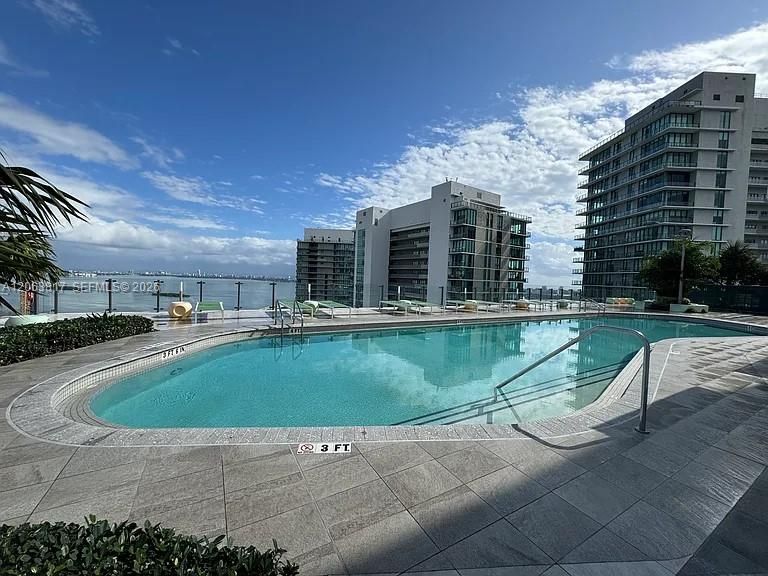 Active With Contract: $3,500 (1 beds, 1 baths, 618 Square Feet)