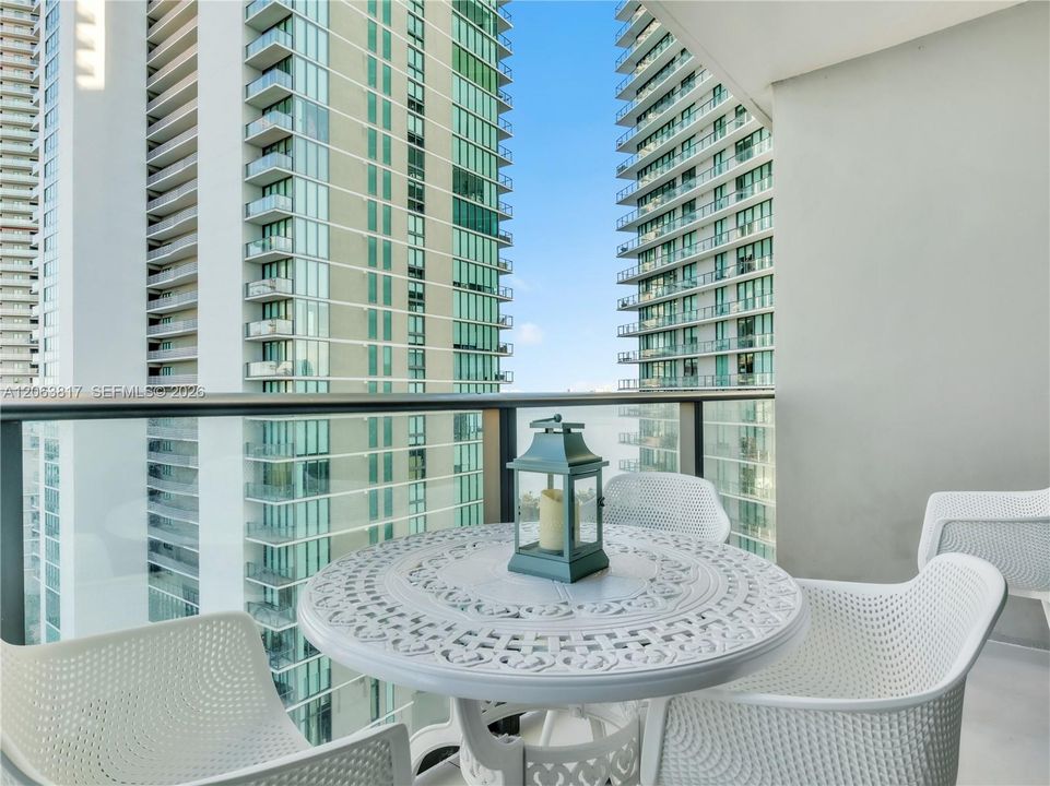 Active With Contract: $3,500 (1 beds, 1 baths, 618 Square Feet)