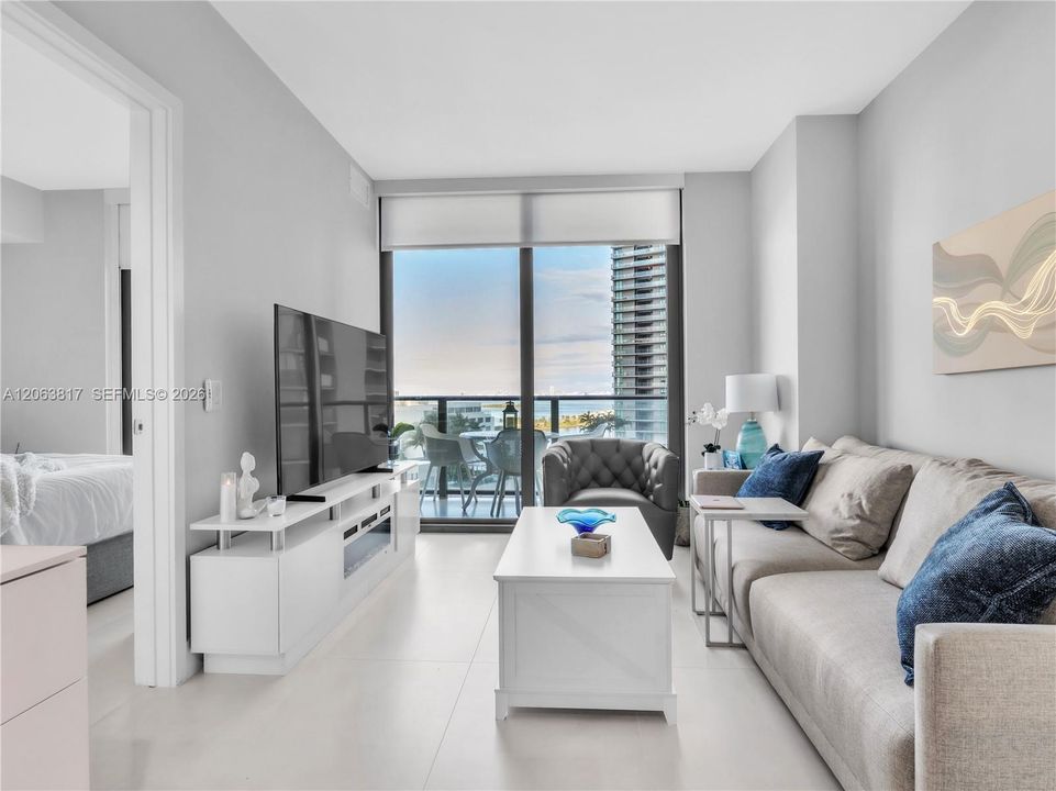 Active With Contract: $3,500 (1 beds, 1 baths, 618 Square Feet)