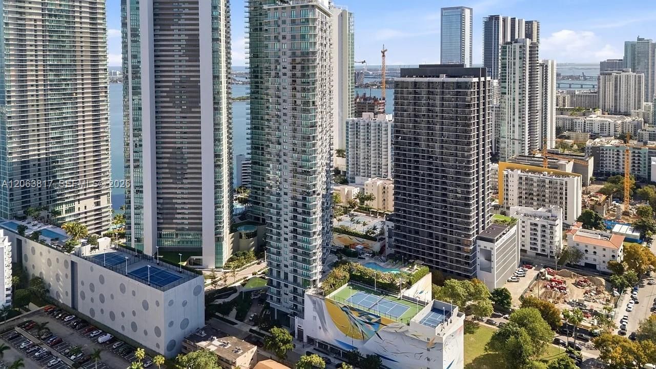 Active With Contract: $3,500 (1 beds, 1 baths, 618 Square Feet)