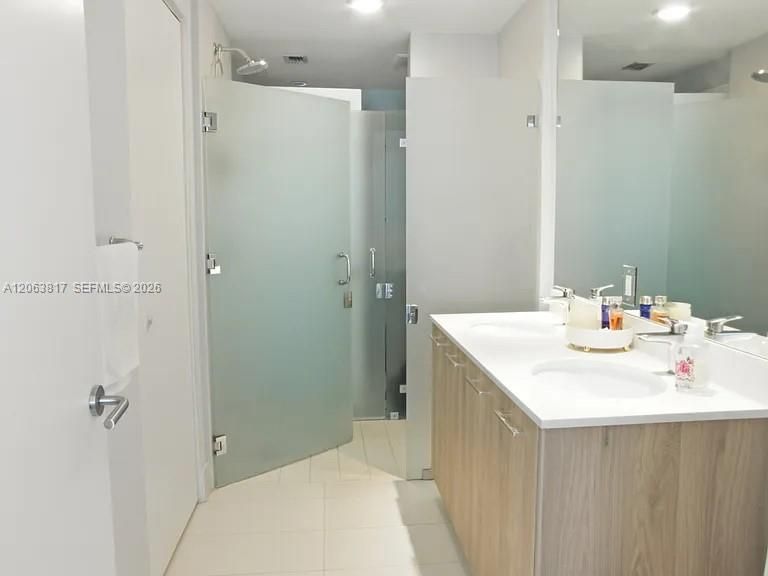 Active With Contract: $3,500 (1 beds, 1 baths, 618 Square Feet)