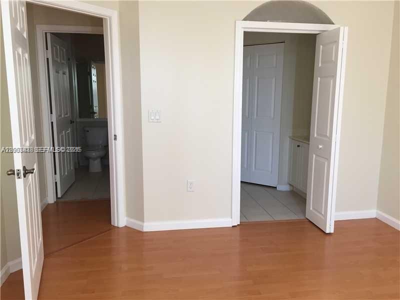For Sale: $310,000 (2 beds, 1 baths, 890 Square Feet)